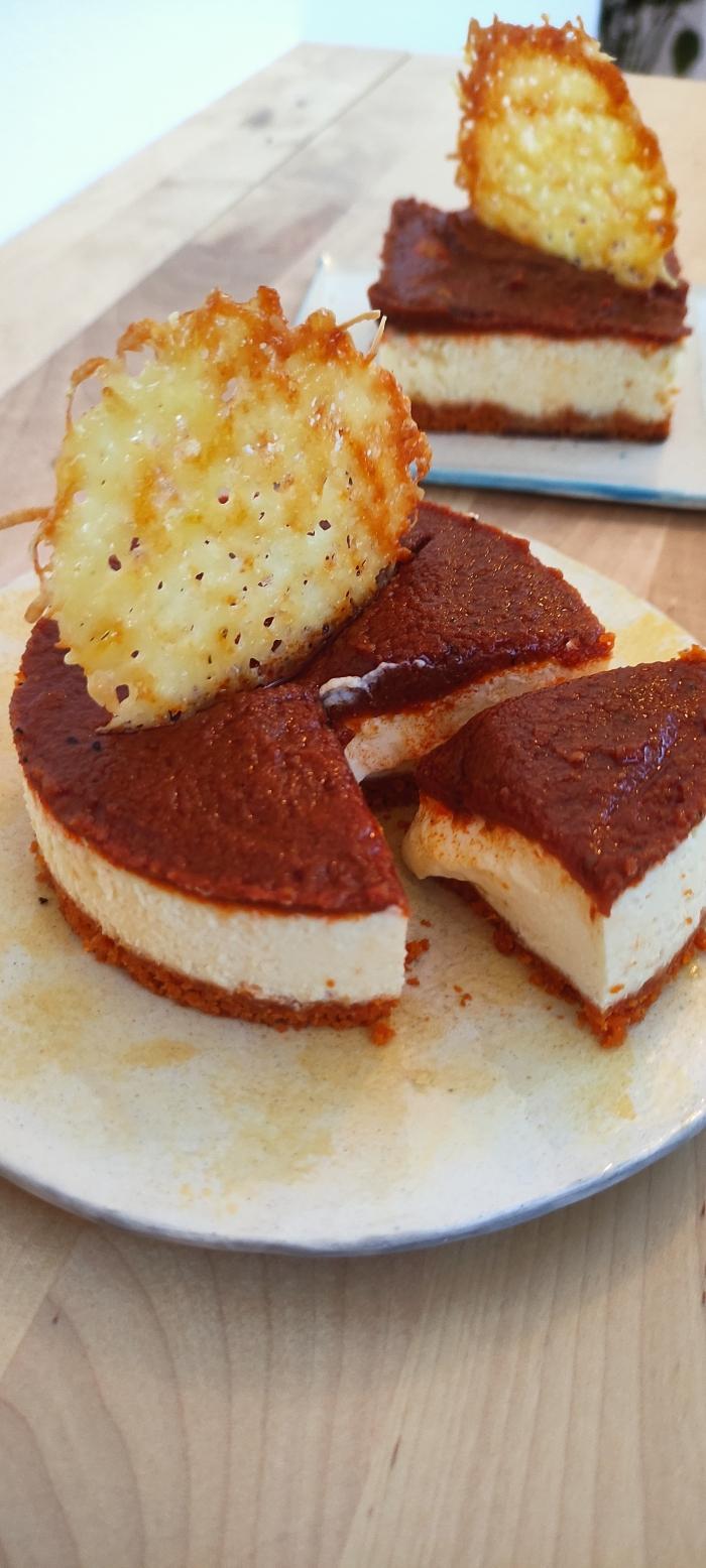 pastís de formatge maonès amb mermelada de sobrassada i mel